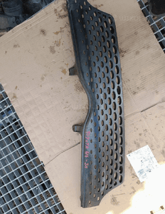 Atrapa grill - toyota yaris verso i 99-05 1