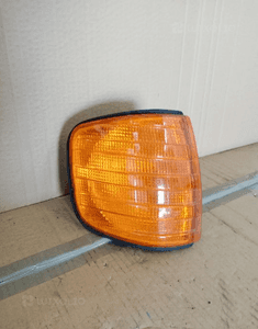 Kierunkowskaz kierunek prawy przód Mercedes W126 2