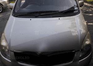 Toyota Corolla Verso maska 1D9 02-04