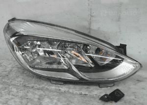Ford fiesta MK8 lampa przednia prawa 1