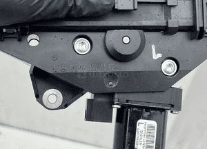 Podajnik pasa lewy przód mercedes W207 A2078600182 3