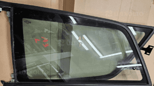 Audi A3  8L szyba boczna  prawa  lewa 3D 2