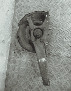 ZWROTNICA PIASTA LEWY  PRZÓD  LEXUS IS220 2,2 3