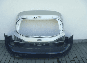 Ford focus MK4 kombi 2018 zderzak tylny ładny 1