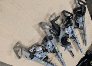 MERCEDES clk 209 coupé cabrio  podajniki  pasów podajnik prawy 3