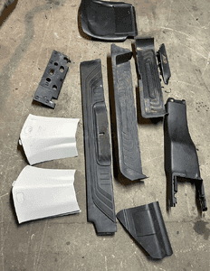 Mercedes 447 VITO V klasa słupek b D osłona próg lewy prawy pod klapę 1