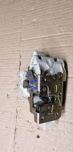 Zamek drzwi lewy przód przedni Ford Mondeo MK3 XS41-A21813-DE 1
