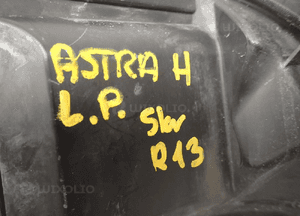 Lampa lewy  przód opel astra  iii 10