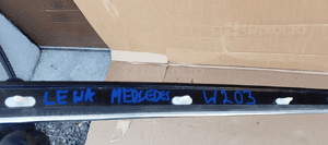 Listwa dachowa lewa Mercedes W209 6