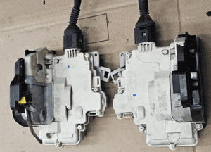 Audi A4 B7 zamek drzwi tył tylnych  przedni prawy  lewy  8E0839015AA  8E0839016AA 6