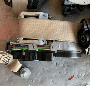 Mercedes S 221 pasy napinacze pas napinacz przód  kremowe lewy prawy 2