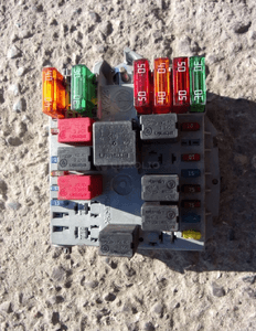 ALFA ROMEO 147 SKRZYNKA BEZPIECZNIKÓW 51742419 BEN 1