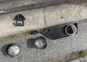 mercedes E 211 AMG  6,3 zderzak  lift   halogen kratka lewa 3