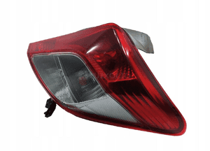 Lampa prawa prawy tył tylna toyota yaris iii 2011-2014 europa 1