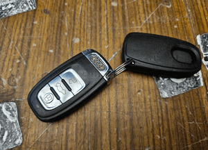 Stacyjka Port Kluczyk 3szt Pilot Kasetka Drzwi Wkladka Komplet Audi A4 B8 A5 8T 27