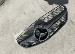 Mercedes E 207 lift  atrapa grill AMG 2