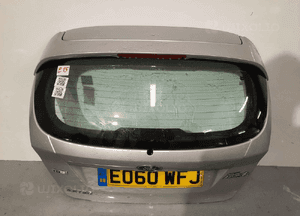 Klapa tył tylna  bagażnika ford fiesta vii MK.7 srebrny 1