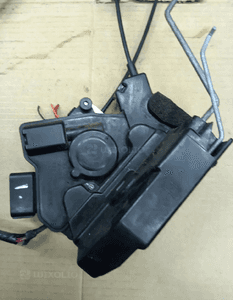 Mazda 5 V zamek drzwi przód przednich prawy 05-10 1