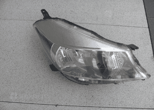 Toyota yaris iii lampa prawa oryginał 1
