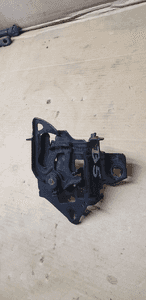 Zamek rygiel maski przód VW Passat B5 3B0823509K 3