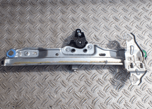 PODNOŚNIK SZYBY PRAWY TYŁ NISSAN QASHQAI 82700 4EA0A RADOM 1