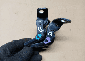 Zawias zawiasy drzwi lewy przód para Mazda 6 Lift 7