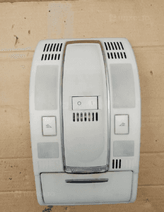 Lampka oświetlenie kabiny Audi A6 C6 4F0947135J 2