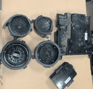 MERCEDES ML 163  Głośniki subwoofer system audio A 1638201002 1