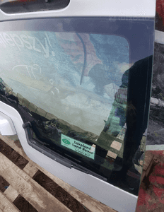 Klapa szyba land rover discovery 4 iv w kolor 7