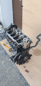 Silnik słupek blok silnika VW Passat B6 1.9 TDI BKC 3