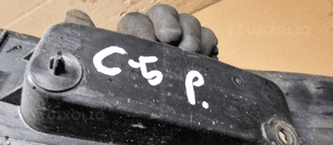 Osłona błotnika prawy przód Citroen C5 III 9682864080 7