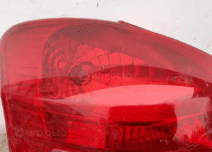 Toyota yaris ii 2 lampa tył tylna lewa 3