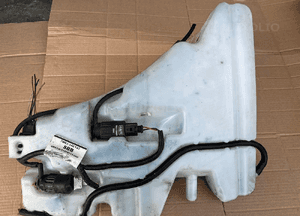 Zbiorniczek spryskiwaczy 7W93-17B613 Jaguar XJ X350 X358 1