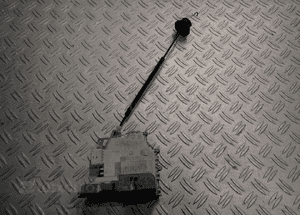 Zamek lewy tył 6 pin audi A4 B8 8K0839015 1