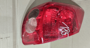Lampa prawa tył tylna toyot auris i 1 1