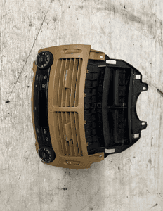 Panel sterowania klimatyzacji kratki nawiew Mercedes A2118302090 1