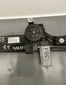 MINI F55 PODNOŚNIK SZYBY PRAWY TYŁ 4828858 4