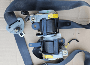 Toyota Yaris I 1 pas bezpieczeństwa przód prawy lewy 3D