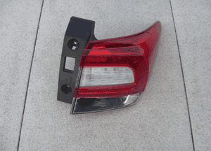 Subaru impreza xv lampa prawa tylna led 84201FL041 1