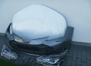 Toyota corolla E21 sedan maska silnika ładna 1