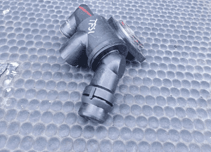 Obudowa Termostat Y2495002 06D121133C Krociec Czujnik Przewod Waz 2.0 TFSI Audi A4 B7 A6 C6 13