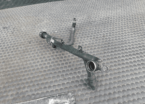 Magistrala 06B121065AA Przewód Rurka Króciec Wody Płynu 2.0 ALT 20V Audi A4 B6 B7 A6 C5 VW 15