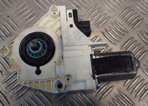AUDI SILNICZEK SILNIK PODNOSZENIA SZYBY 4F0959802D PRAWY PRZOD RADOM 1