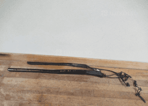 RAMIĘ WYCIERACZKI LEWE PRAWE AUDI A8 D5 2017- 1