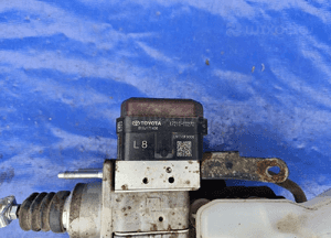 Toyota CHR pompa hamulcowa ABS 47210-10270 2