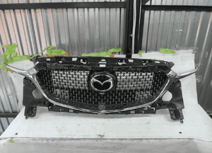 Mazda 6 gj lift 2018- grill atrapa GSH7-50712 uszkodzony 1