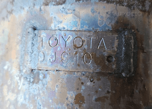 Toyota Yaris I  1.0 VVTI kolektor wydechowy katalizator 1SZ 3