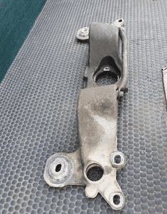 Łapa Wspornik 8E0399263S Poduszka Podpora Belka Skrzyni Skrzynia Biegów Audi A4 B6 B7 11