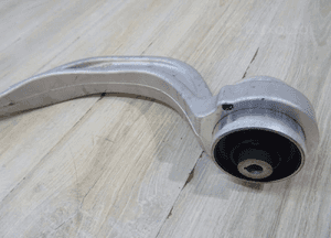 WAHACZ PRAWY PRÓD PRZEDNI AUDI Q5 80A407696C 2