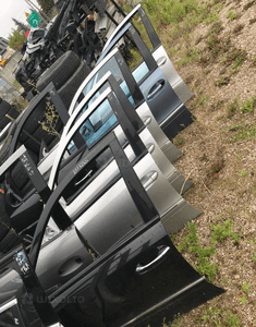 MERCEDES E 211 drzwi lewe przednie szyba listwa lakier 744 1